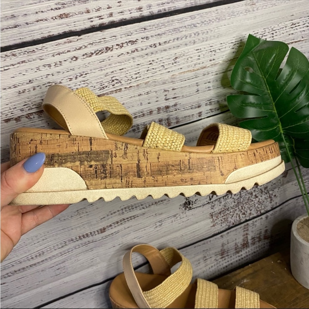 Universal Thread Tan Platform Double Strap Sandal… - image 3